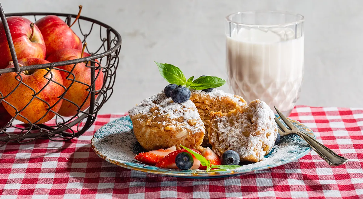 Кекс в микроволновке с яблоком