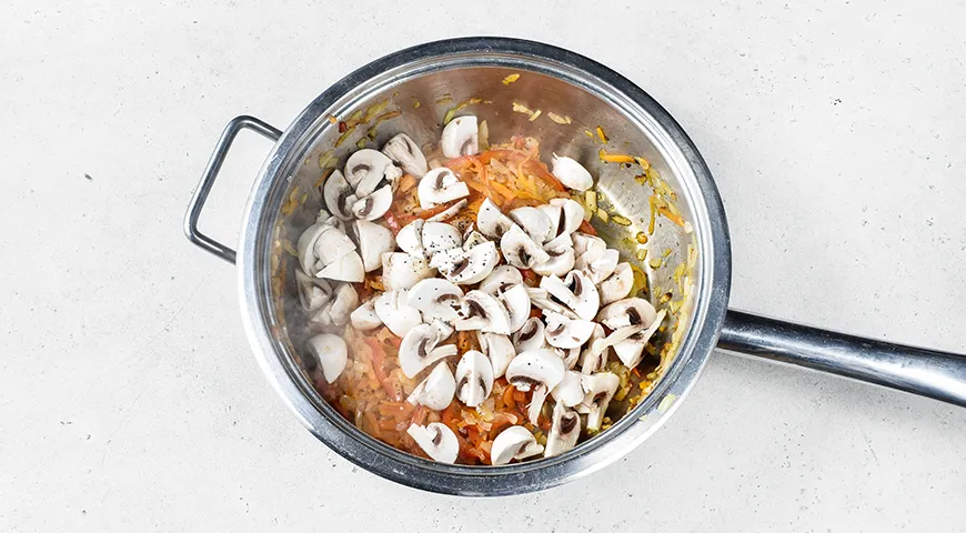 Голубцы овощные в морковном соусе