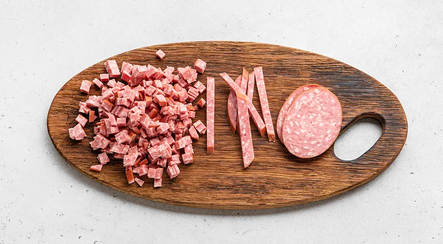 Салат «Ежик» c копченой колбасой