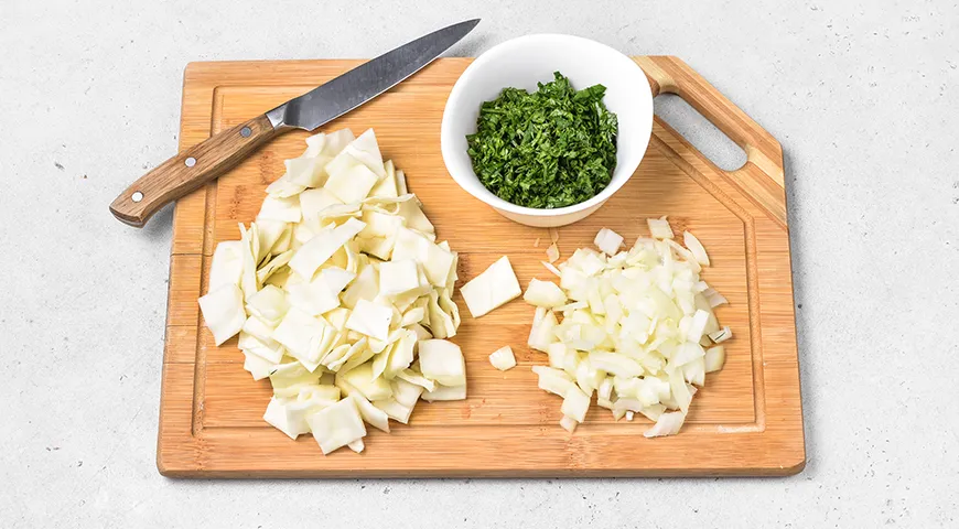 Тушеная капуста с картошкой и сосисками