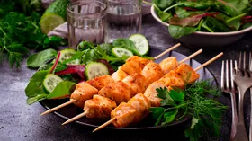 Шашлычки из курицы в маринаде из горчицы и соевого соуса