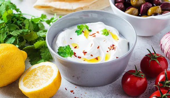 Соусы с козьим сыром: 6 идей, которые сделают пасту, овощи и мясо вкуснее
