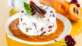 Сицилийский творожный десерт с абрикосовым соусом