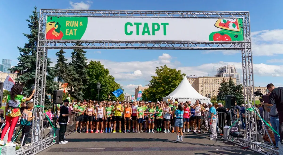 Почему бегуны после тренировок идут есть вместе: как спорт превращается в новый способ общения