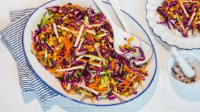 Салат из краснокочанной капусты с кукурузой