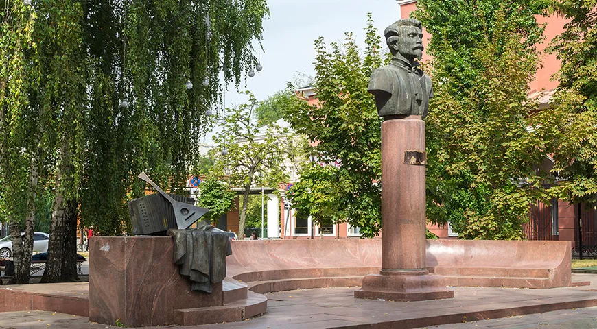 Памятник Пятницкому, фото Дмитрия Огнева