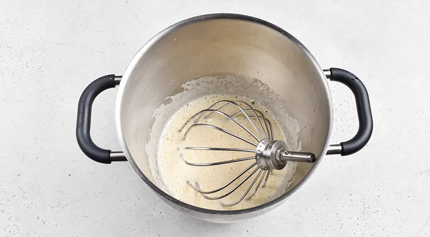 Медовик с черносливом и грецкими орехами