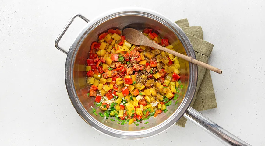 Сосиски сливочные с рисом и овощами