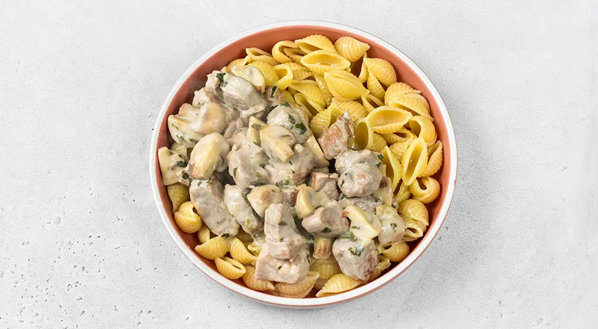 Свинина с грибами в сметанном соусе