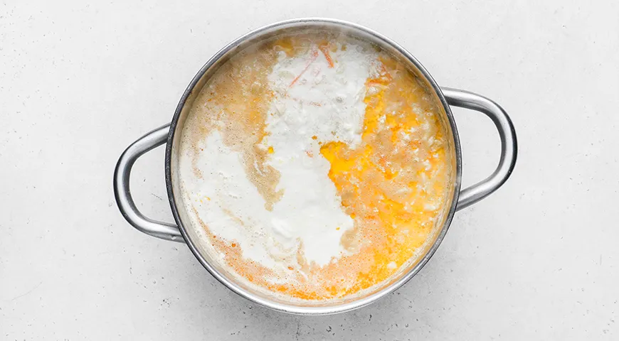 Домашние щи с капустой, мясом и молоком