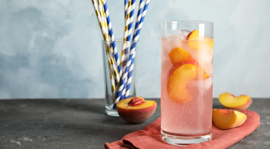 Этот коктейль при желании можно сделать алкогольным, добавив джин
