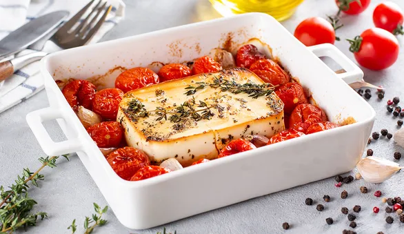 15 рецептов с фетой: от легких закусок до сытных горячих блюд