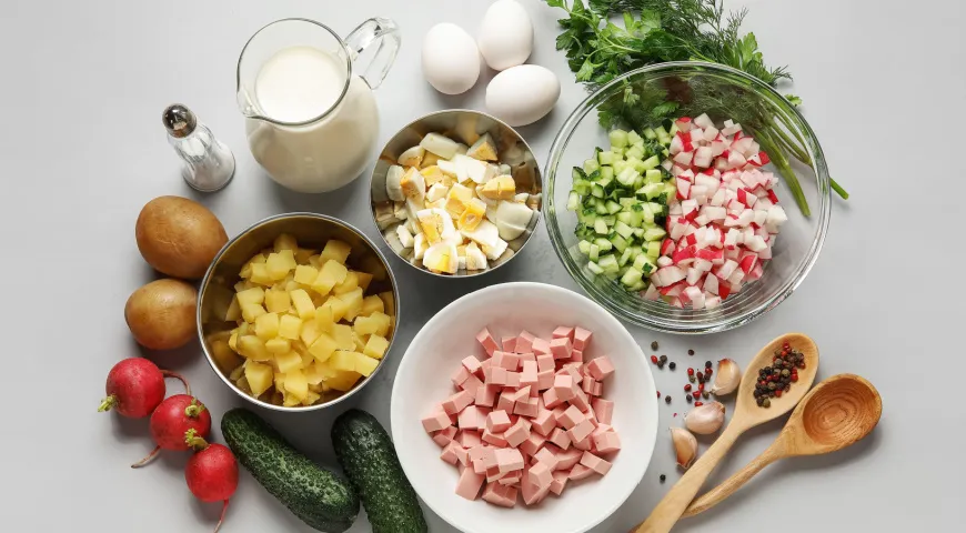 Набор продуктов для приготовления окрошки с колбасой