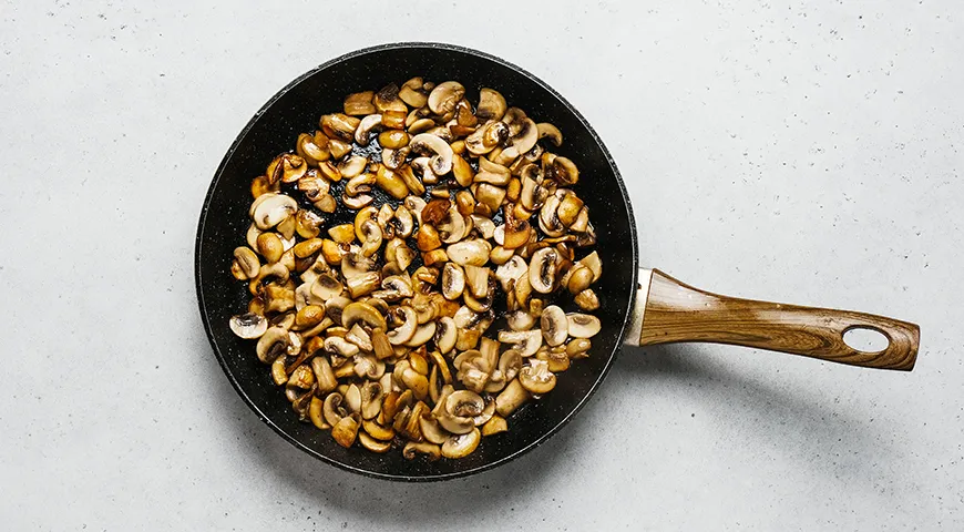 Грибы с картошкой в горшочках в духовке