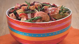 Картофельный салат с сардельками