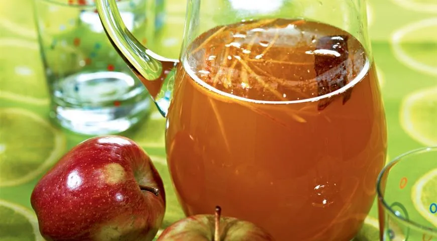 Горячие напитки с яблоками