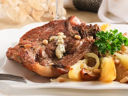 Свиные отбивные с грушами