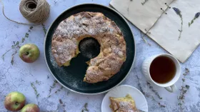 Шарлотка с яблоками