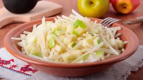 Салат из черной редьки с яблоком