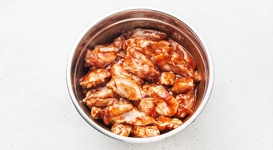 Крылышки в маринаде из кетчупа и соевого соуса в духовке