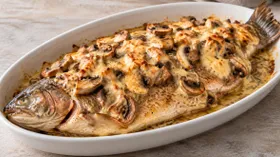 Нежная форель, запеченная с шампиньонами.