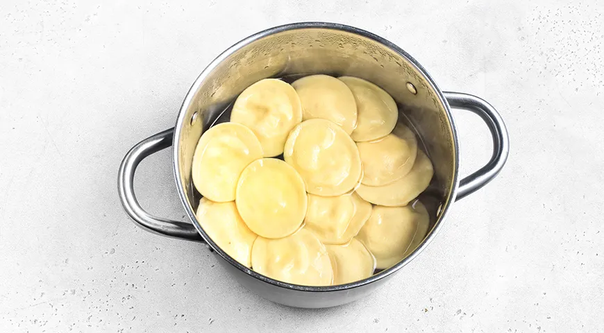 Равиоли с креветками и песто