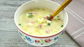 Окрошка с огурцами и колбасой на айране
