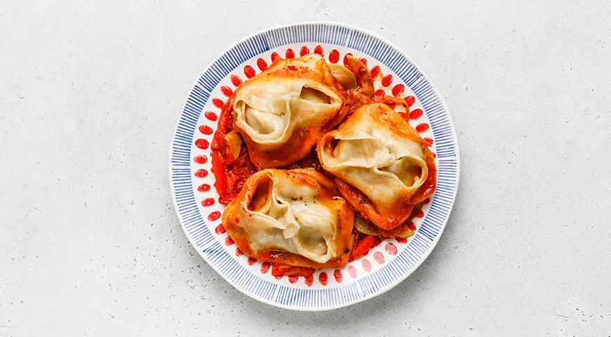 Манты на овощной подушке