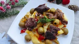 Тёплый салат с утиной грудкой и овощами