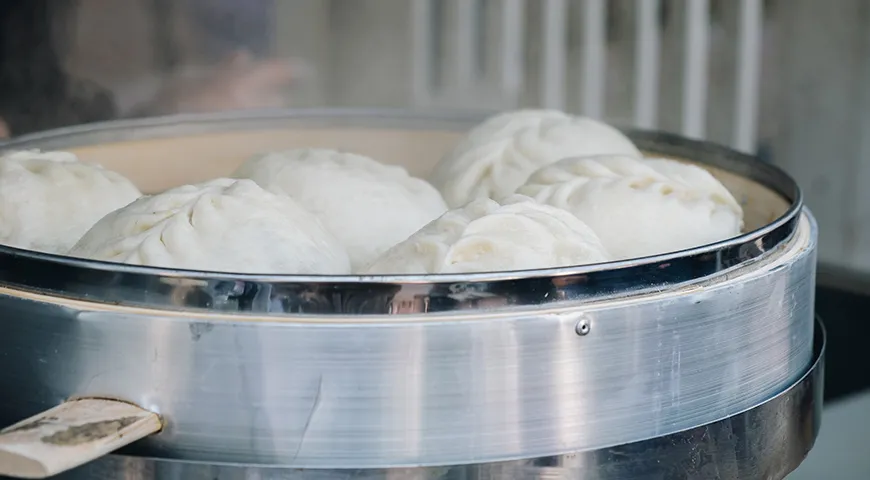 Пянсе следует защипывать тщательно, чтобы не вытекал бульон