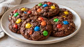 Шоколадное печенье с M&M's