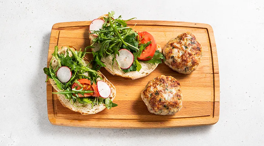 Сочные рубленые котлеты из свинины на сковороде