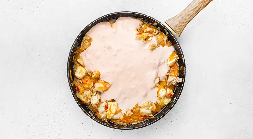 Гуляш из курицы с подливкой