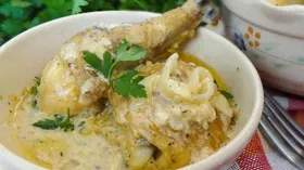 Курица в сметане (Chicken in Sour Cream)