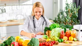 Врач рассказала об особенностях питания в пасмурную погоду