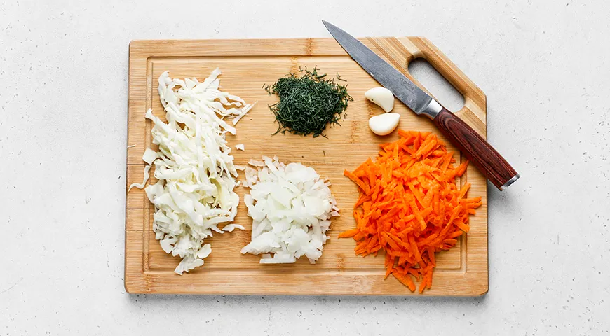 Капуста в нежной томатно-сметанной заливке по-домашнему