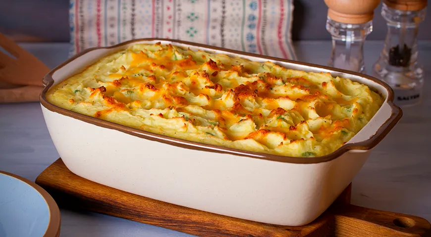 В Великобритании куски отварного окуня иногда используют для рыбных пирогов, сочетая начинку с соусом бешамель и запеченным картофелем