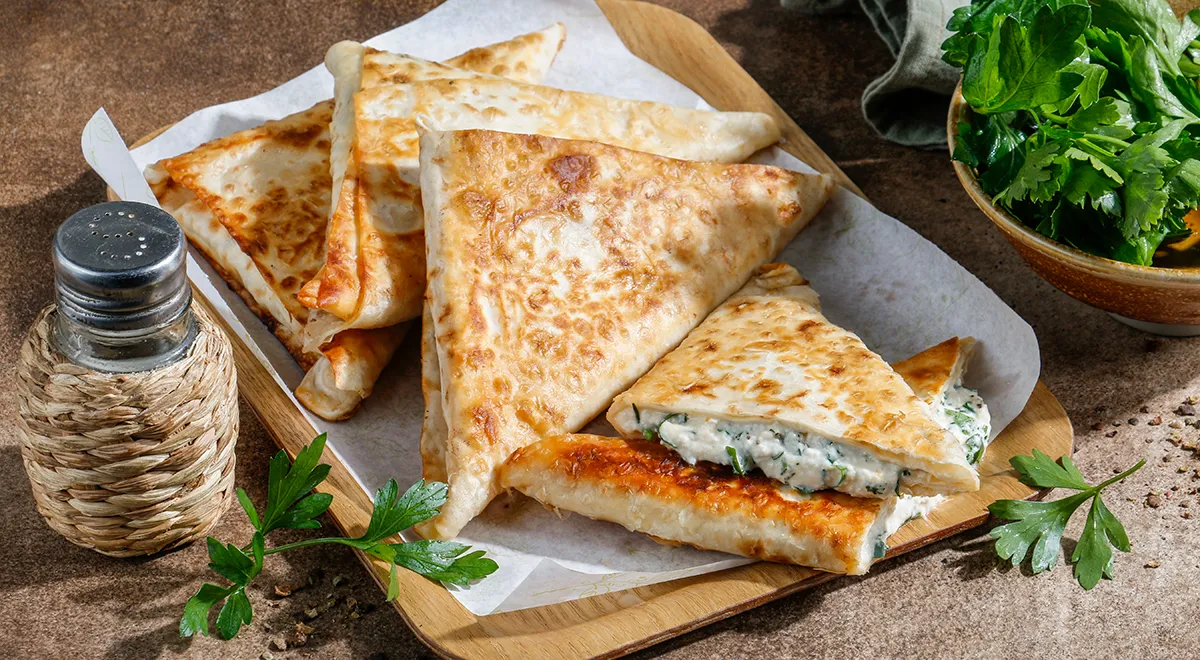 Лаваш с сыром, творогом и зеленью