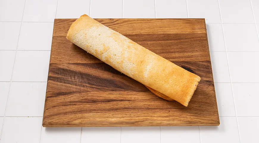 Бисквитный рулет с повидлом