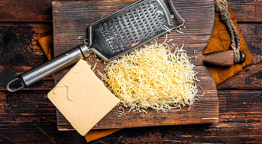 Рекомендуемая суточная норма потребления Голландского сыра для взрослых составляет 30–50 граммов