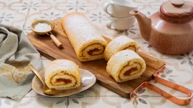 Бисквитный рулет с повидлом