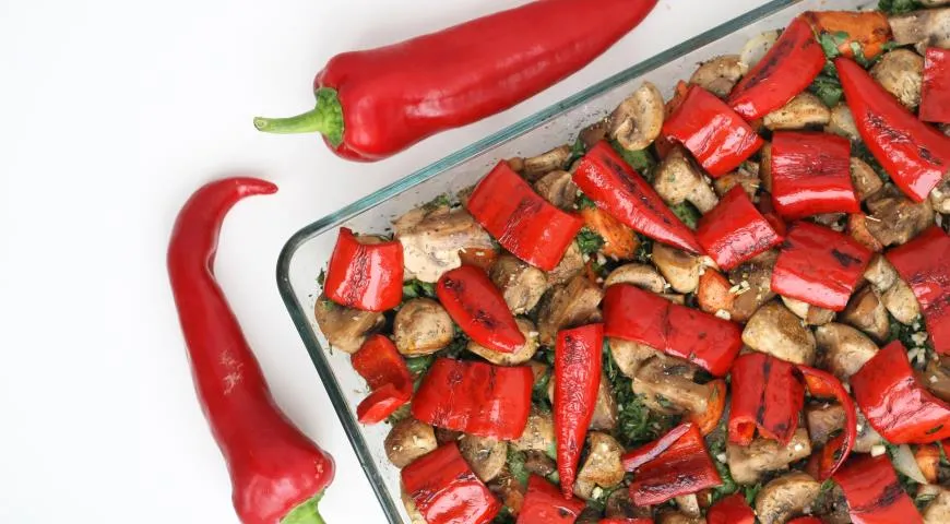 Соте с баклажанами, кабачками и шампиньонами