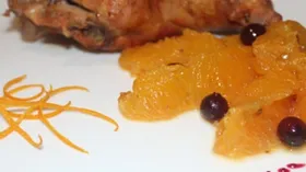 Апельсиновый кролик с клюквенным соусом