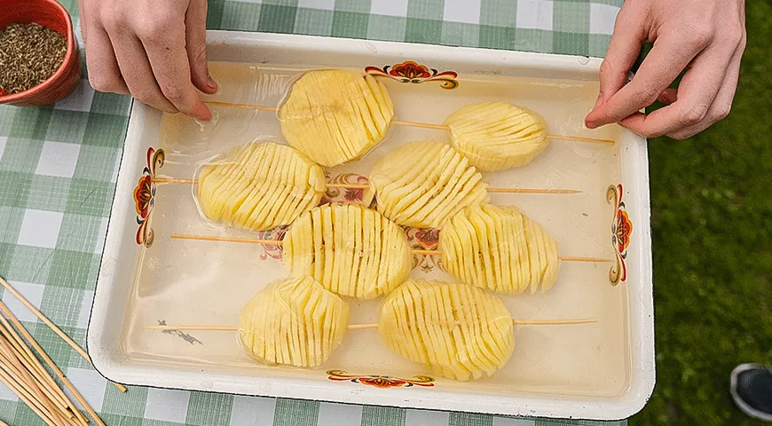 Картофель на шпажках
