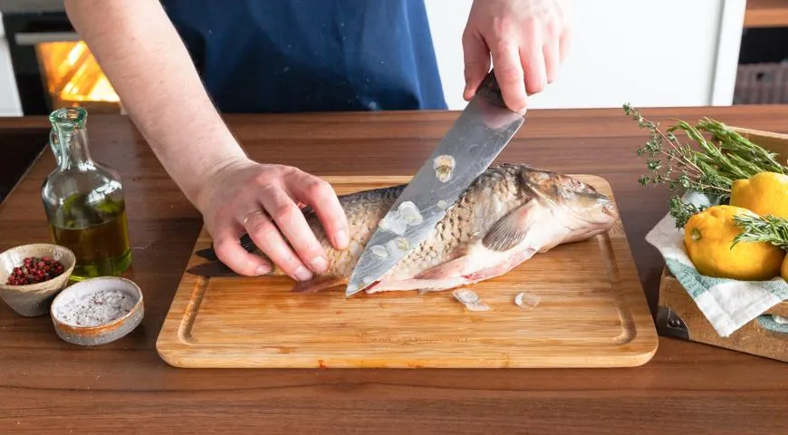 Очистить рыбу  от чешуи
