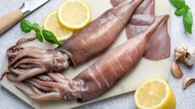 Как быстро и легко почистить кальмара: 3 проверенных метода