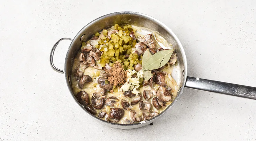 Свиные почки, тушенные в сметане