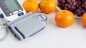 Праздничный стол при гипертонии: что можно есть без риска для сердца