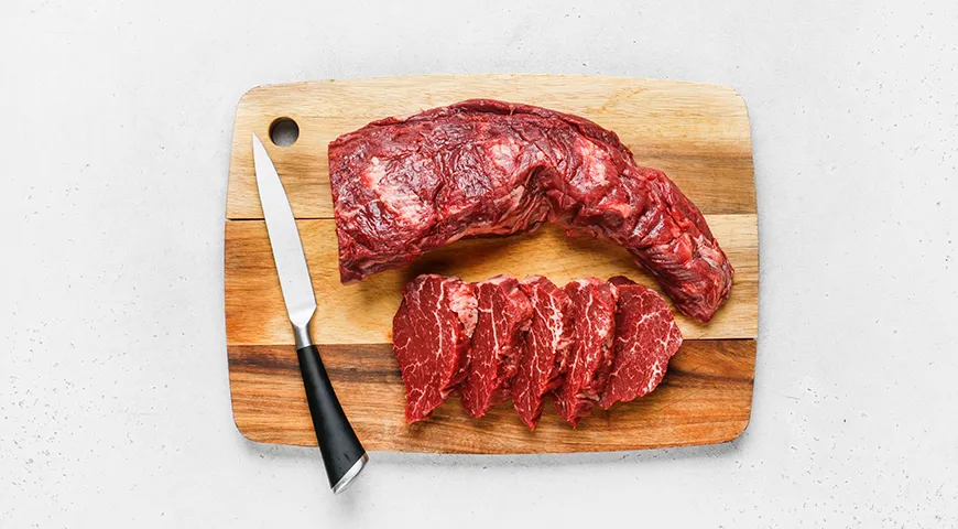 Рулетики из говядины с черносливом и грецкими орехами