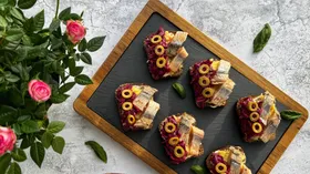 Праздничные бутерброды с сельдью